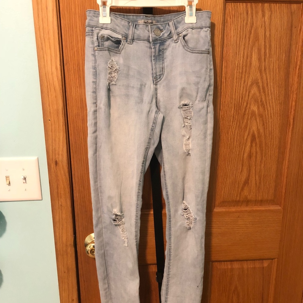 Light wash skinny jeans